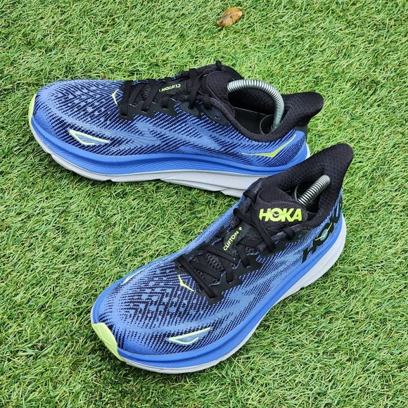 HOKA CLIFTON 9 - Womens Athletic Shoes - SIZE 8.5B - ((  Please See All Pictures - Picture 4 of 10